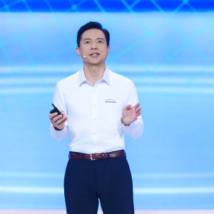 李彦宏：芯片厂商不管赚多少钱，芯片之上的模型要产生10倍的价值 ...