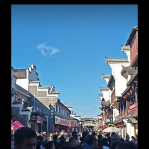 秋假带火淡季旅游市场 多地景区齐发门票约满公告 网友：以为又过了一遍五一十一 ...