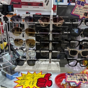 太火爆！华强北大量出售“白牌”百元智能眼镜！记者实探