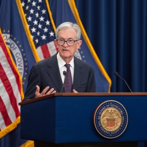 深夜炸锅！币圈又疯传美联储主席下台 专家：鲍威尔主动辞职概率为零，头号候选人“伪 ...