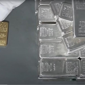 “金滞银飞”背后：决定白银走势的，是另一套完全不同的逻辑 ...